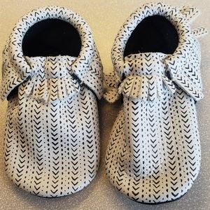 Unisex Freshly Picked Aztec Size 6 Moccs EUC/ NWOT